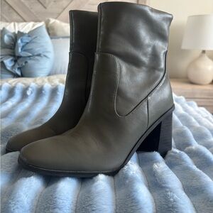 DV - Women’s Gray Block Heel Boots 6.5